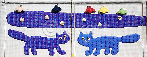 사람없음 JPG 포토 해외이미지 2 고양이 노란색 도자기 모자이크 미술 벽 빨간색 쌍 조류 초록색 타일 파란색 판넬 해외202004 해외포토 흰색