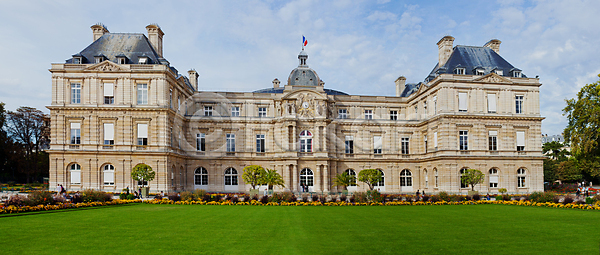 사람 사람없음 JPG 포토 해외이미지 건물 건축양식 공원 궁전 꽃 난간 냄비 룩셈부르크 르네상스 문화 벤치 식물 야외 여름 여행 역사 원예 유럽 의자 자연 잔디 정원 정중 조각상 천연기념물 파리(프랑스) 프랑스 프랑스어 하늘 해외202004 해외포토 호수 화분