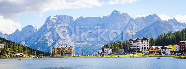 침묵 평화 사람없음 JPG 포토 해외이미지 구름 마을 물 산 숲 알프스 야외 여름 여행 우주 유럽 이탈리아 자연 절정 주택 카피스페이스 파노라마 파란색 풍경 하늘 해외202004 해외포토 햇빛 호수 휴가 휴양지