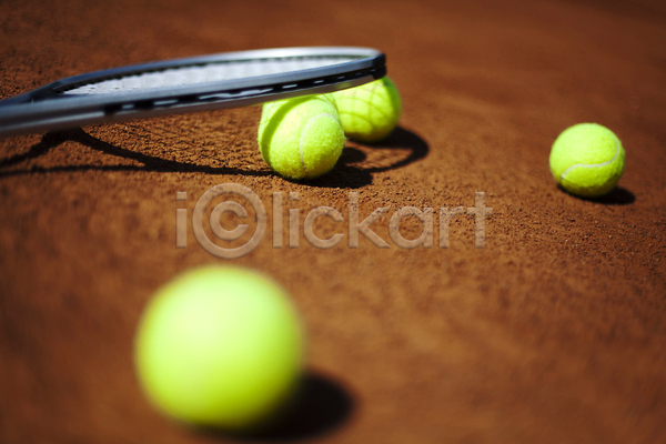 사람없음 JPG 소프트포커스 포토 해외이미지 그림자 땅바닥 야외 주간 테니스 테니스공 테니스라켓 테니스용품 테니스장 해외202004