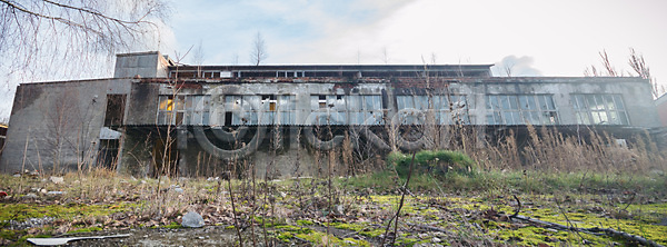 낭비 위험 사람없음 JPG 포토 해외이미지 건물 건축양식 검은색 공장 구식 그런지 금속 깨짐 내부 도시 먼지 방치 백그라운드 버리기 벽 벽돌 복고 빛 산업 수확 썩음 어둠 옛날 유리 직장 창고 창문 철강 파멸 폐기물 해외202004 해외포토