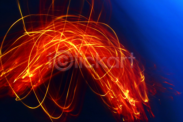 뜨거움 흥분 사람없음 JPG 포토 해외이미지 더위 모션 백그라운드 불 불꽃(불) 빛 에너지 연료 연소 오렌지 저녁 줄무늬 추상 파란색 폭발 해외202004 화상 화재