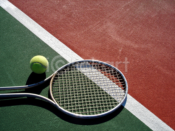 사람없음 JPG 포토 해외이미지 바닥 오브젝트 테니스공 테니스라켓 테니스용품 테니스장 해외202004