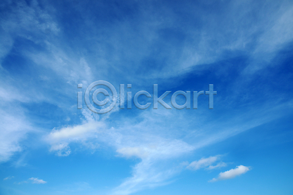 분위기 사람없음 JPG 포토 해외이미지 계절 공항 구름(자연) 날씨 맑음 백그라운드 봄 빛 수분 야외 여름(계절) 자연 천국 태국 태양 파란색 풍경(경치) 하늘 하늘색 해외202004 햇빛 흐림 흰색