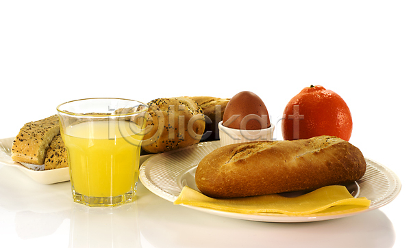 사람없음 JPG 포토 해외이미지 갈색 계란 과일 노란색 먹기 번빵 빵 슬라이스 아침식사 오렌지 오렌지주스 유리 음료 치즈 해외202004 흰색