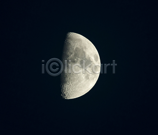 사람없음 JPG 포토 해외이미지 달 반달 야간 야외 해외202004 회색