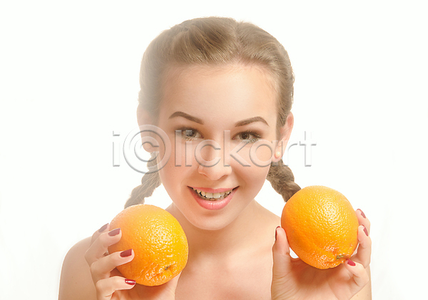 신선 유혹 행복 여자 한명 JPG 포토 해외이미지 과일 관리 모델 미소(표정) 백그라운드 얼굴 오렌지 입 입술 해외202004 흰색