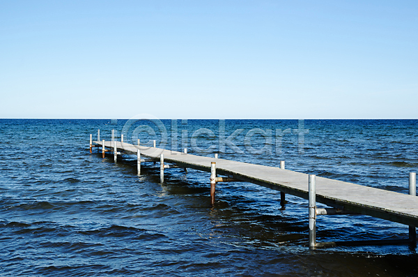상쾌 휴식 사람없음 JPG 포토 해외이미지 만 목욕 목재 물 바다 스웨덴 안락 야외 유럽 젖음 파란색 하늘 항구 항해 해외202004 햇빛 휴가