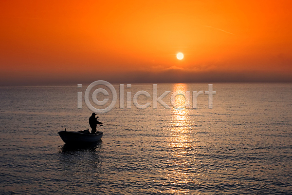 따뜻함 사람없음 JPG 실루엣 포토 해외이미지 그림 낚시 노란색 물 바다 보트 빛 슬로베니아 오렌지 일몰 일출 지중해 태양 풍경(경치) 하늘 함선 해외202004