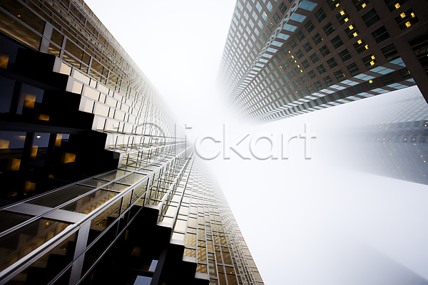 상승 사람없음 JPG 포토 해외이미지 건물 건축양식 고층빌딩 구름(자연) 도시 디자인 먼지 반사 북아메리카 뿌연 선 안개 여행 엽서 유리 창문 캐나다 토론토 해외202004