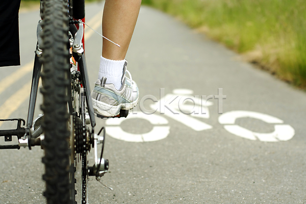 사람없음 JPG 포토 해외이미지 건강 도로 라이프스타일 바이킹 바퀴 발 비포장도로 스포츠 승차 야외 연습 운동 자전거 작업 해외202004