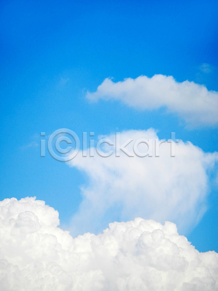 자유 사람없음 JPG 포토 해외이미지 경사 구름(자연) 깊이 꿈 날씨 백그라운드 생태학 여름(계절) 우주 자연 파란색 하늘 해외202004 혼자 환경 흰색