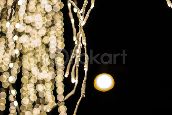 축하 사람없음 JPG 소프트포커스 포토 해외이미지 노란색 디자인 백그라운드 보케 블러 빛 빨간색 야간 원형 장식 전등 초록색 추상 축제 크리스마스 파티 패턴 해외202004 황금 휴가 흰색
