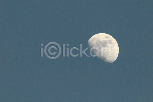 사람없음 JPG 포토 해외이미지 달 야간 야외 파란색 하늘 해외202004