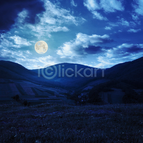 사람없음 JPG 포토 해외이미지 달 보름달 산 야간 야외 언덕 파란색 풍경(경치) 하늘 해외202004