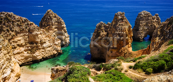 따뜻함 뜨거움 군중 사람 사람없음 JPG 포토 해외이미지 갈색 구름 낚시 날씨 남쪽 대서양 만 맑음 모래 물 바다 바위 봄 서핑 수영 암초 야외 어둠 언덕 여름 여행 유럽 자연 장면 지중해 태양 터키석 파도 파란색 포르투갈 풍경 하늘 해외202004 해외포토 휴가