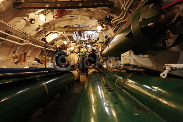 사람없음 JPG 포토 해외이미지 10월 객실 경고 군용 군함 깊이 노란색 러시아 러시아인 무기 미사일 발사 부화 빛 수비 수중 수확 시스템 원형 잠수함 전쟁 제어 초록색 통로 튜브 함선 항해 해군 해외202004 후보 힘