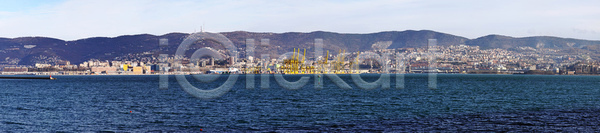 사람없음 JPG 포토 해외이미지 기중기 도시 도시풍경 만 물 바다 이탈리아 타운 파노라마 포트 항구 해외202004 해외포토