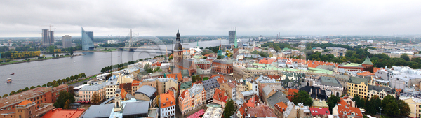 사람없음 JPG 포토 해외이미지 강 거리 건물 건축양식 고딕 교회 도시 도시풍경 라트비아 랜드마크 리가 백그라운드 성당 스카이라인 스타일 안테나 여행 역사 옛날 외관 유럽 장면 전통 정사각형 주택 중세 지붕 타운 해외202004 해외포토