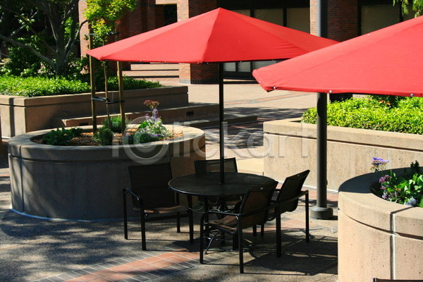 휴식 사람없음 JPG 포토 해외이미지 거리 검은색 도로 빨간색 식당 앉기 우산 의자 질감 카페 탁자 패턴 해외202004