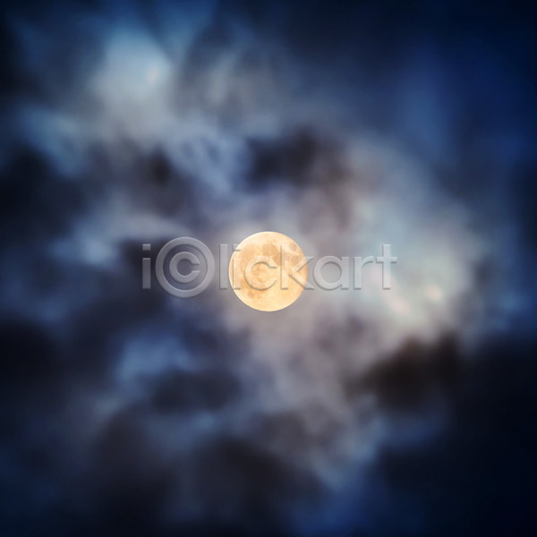사람없음 JPG 포토 해외이미지 구름(자연) 달 보름달 야간 야외 해외202004