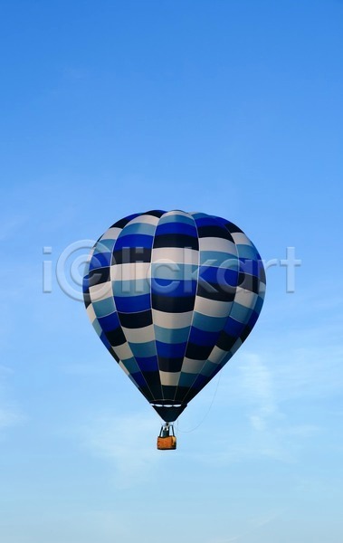 사람없음 JPG 포토 해외이미지 비행 야외 열기구 주간 파란색 풍경(경치) 하늘 해외202004