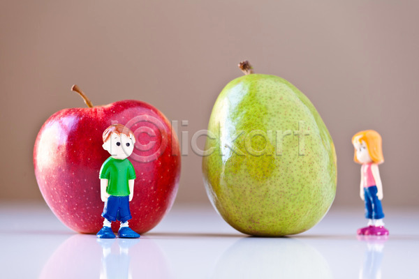 사람없음 소년 JPG 포토 해외이미지 1 2 갈색 건강 과일 다이어트 빨간색 사과 서기 숫자 싱글 음식 인공 장난감 진홍색 초록색 컨셉 해외202004 흰색