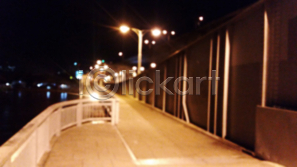 사람없음 JPG 포토 해외이미지 강 거리 건물 건축양식 검은색 고속도로 도시 백그라운드 블러 빛 수확 야간 야외 오솔길 장면 저녁 추상 하늘 해외202004