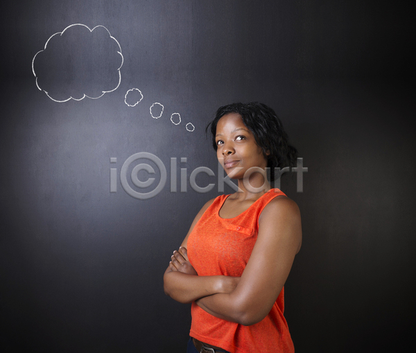 계획 아이디어 사람 성인 여자 한명 JPG 포토 해외이미지 가르침 검은색 교사 교실 교육 구름(자연) 백그라운드 분필 비즈니스 생각 수업 스터디 지능 창조 칠판 컨셉 학교 학생 해외202004