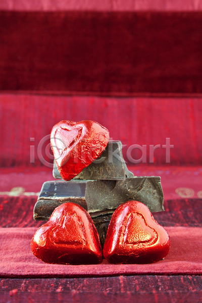 사랑 축하 사람없음 JPG 포토 해외이미지 3 갈색 감정 다이어트 디저트 라이벌 마음 발렌타인데이 빨간색 사탕 음식 이벤트 정물화 직물 질감 초콜릿 컨셉 하트 해외202004 휴가