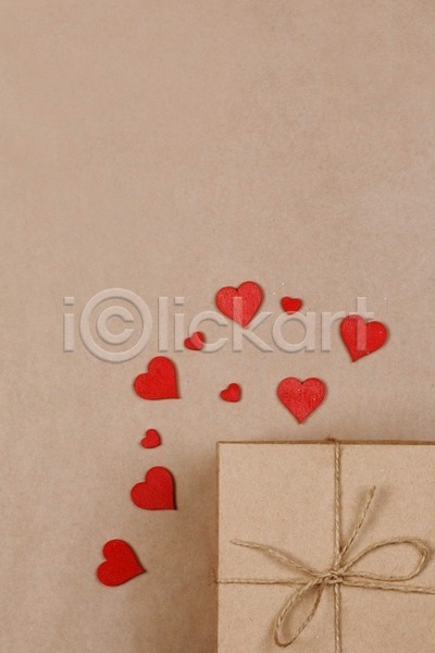 사랑 사람없음 JPG 포토 해외이미지 갈색배경 디자인 백그라운드 선물 선물상자 오브젝트 장식 하트 해외202004
