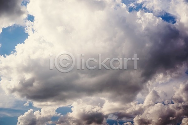 분위기 사람없음 JPG 포토 해외이미지 계절 구름(자연) 날씨 맑음 백그라운드 봄 빛 수분 야외 여름(계절) 자연 천국 태양 파란색 풍경(경치) 하늘 하늘색 해외202004 햇빛 흐림 흰색
