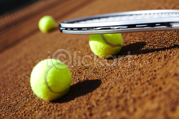 사람없음 JPG 포토 해외이미지 그림자 야외 테니스 테니스공 테니스라켓 테니스용품 테니스장 해외202004