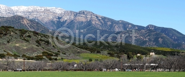 신선 추위 사람없음 JPG 포토 해외이미지 가을 겨울 계곡 농경지 농업 농작물 농장 눈내림 목장 바위 밭 밭일 산 수확 시골 야외 언덕 얼음 여행 옥수수 자연 초록색 캘리포니아 파노라마 파란색 풍경 하늘 해외202004 해외포토 휴가 흰색