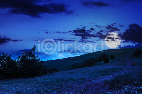 사람없음 JPG 포토 해외이미지 달 보름달 야간 야외 언덕 파란색 풍경(경치) 하늘 해외202004