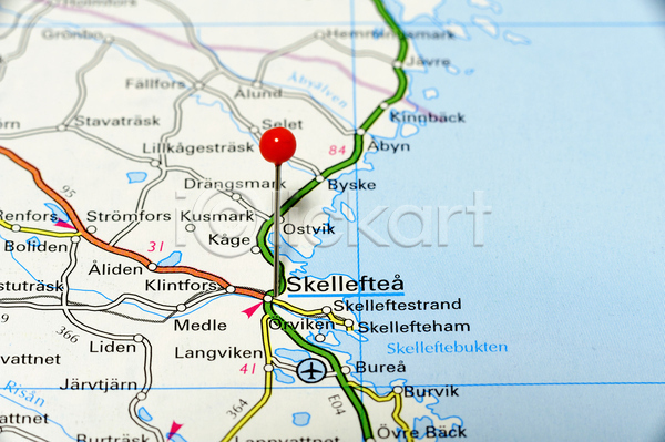 아이디어 출장 사람없음 JPG 포토 해외이미지 가로 거리 검색 관광지 도로 도시 명승지 발견 방향 배열 빨간색 스웨덴 압정 여행 유럽 지도 컨셉 해외202004 휴가