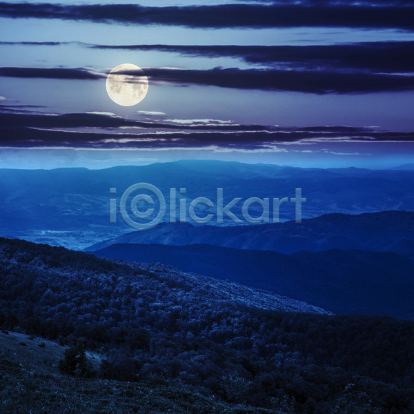 사람없음 JPG 포토 해외이미지 구름(자연) 달 보름달 산 야간 야외 파란색 풍경(경치) 하늘 해외202004