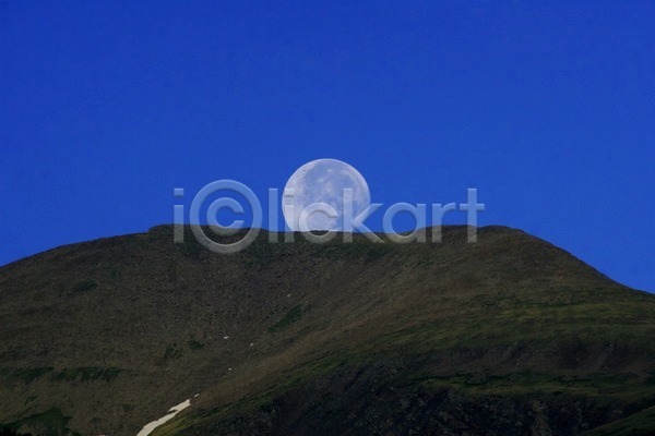 사람없음 JPG 포토 해외이미지 달 보름달 산 야간 야외 풍경(경치) 해외202004