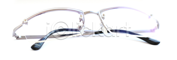 우아함 사람 사람없음 JPG 포토 해외이미지 가로 건강 고립 과학 기구 시력 시력검사 싱글 안경 약 오브젝트 유리 유행 응시 카메라렌즈 프레임 해외202004 해외포토 흰색