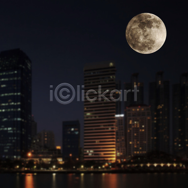사람없음 JPG 포토 해외이미지 고층빌딩 달 도시 도시풍경 보름달 빌딩 야간 야외 해외202004