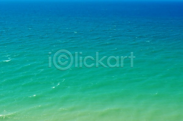 떨어짐 특별함 사람없음 JPG 포토 해외이미지 각도 계절 날씨 내추럴 모션 물 바다 바람 백그라운드 서핑 야외 여행 자연 젖음 조류 초록색 터키석 파도 파란색 표면 하늘색 해외202004