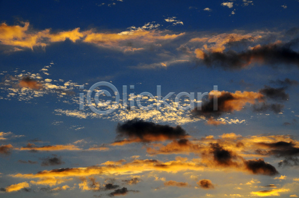 분위기 특별함 사람없음 JPG 실루엣 포토 해외이미지 구름(자연) 빛 일몰 일출 종교 컬러풀 태양 폭풍 풍경(경치) 하늘 해외202004 햇빛 황금 황혼