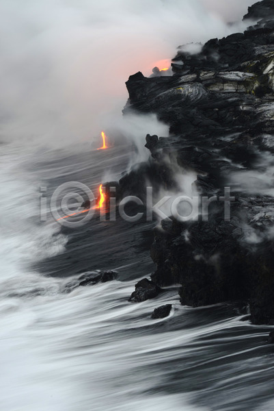 뜨거움 위험 흐름 사람없음 JPG 포토 해외이미지 바다 야외 연기 용암 재해 해외202004 화산 화산섬