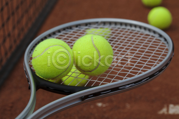 사람없음 JPG 아웃포커스 포토 해외이미지 땅바닥 야외 테니스 테니스공 테니스라켓 테니스용품 테니스장 해외202004