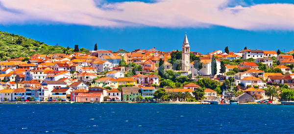 사람없음 JPG 포토 해외이미지 건축양식 그림 나무 놀람 도시 마을 만 바다 바위 보트 섬 어부 언덕 여름 역사 옛날 유럽 전통 주택 지중해 채널 초록색 크로아티아 타운 파노라마 파란색 풍경 하늘 항구 해외202004 해외포토
