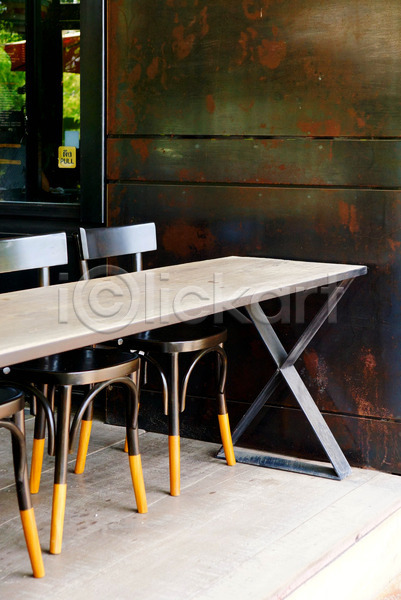 사람없음 JPG 포토 해외이미지 갈색 검은색 내부 디자인 목재 바닥 빨간색 상점 의자 장식 주택 커피 탁자 해외202004