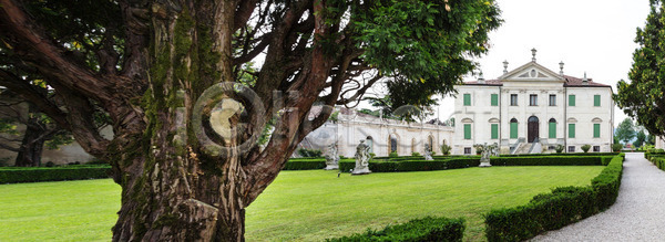 고급 우아함 클래식 사람없음 JPG 포토 해외이미지 건축가 건축양식 공원 궁전 기둥 대칭 디자인 르네상스 문화 미술 빌라 세기 스타일 역사 옛날 외관 유럽 이탈리아 장면 장식 전통 조각상 창문 해외202004 해외포토 흰색