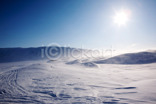 추위 사람없음 JPG 포토 해외이미지 겨울 글로벌 꿈 냉동 노르웨이 멀리 북극 북쪽 산 서리 섬 스칸디나비아 야외 얼음 여행 유럽 자연 장면 정상 주택 지역 큼 타격 파노라마 파란색 풍경(경치) 해외202004 환경 황무지 흰색