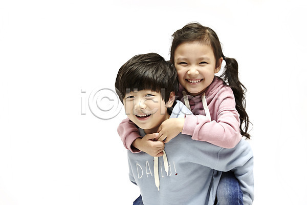 다정 즐거움 남자 두명 어린이 어린이만 여자 한국인 JPG 포토 미소(표정) 상반신 서기 스튜디오촬영 실내 어린이라이프 업기 짝꿍