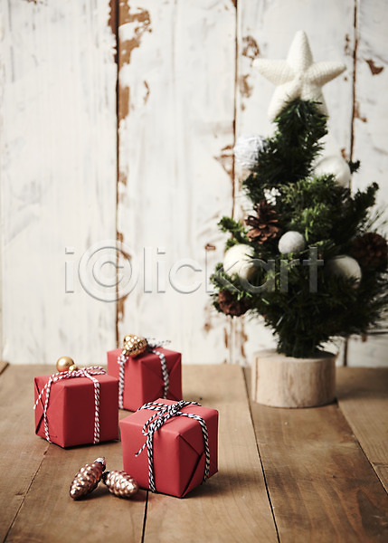 사람없음 JPG 아웃포커스 포토 나무바닥 선물상자 스튜디오촬영 실내 오브젝트 크리스마스 크리스마스용품 크리스마스트리